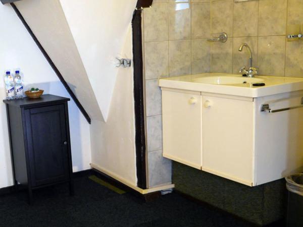 Hotel Adolesce : photo 1 de la chambre chambre double avec salle de bains commune