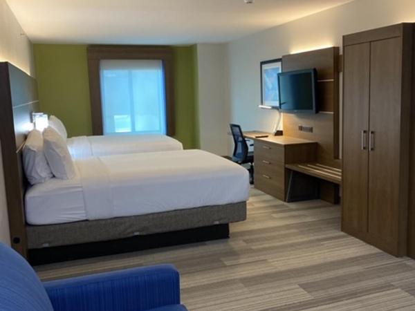 Holiday Inn Express & Suites San Antonio West Sea World Area, an IHG Hotel : photo 3 de la chambre suite 2 chambres avec lits queen-size