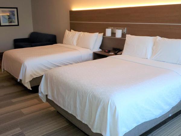Holiday Inn Express & Suites San Antonio West Sea World Area, an IHG Hotel : photo 1 de la chambre chambre standard avec 2 lits queen-size