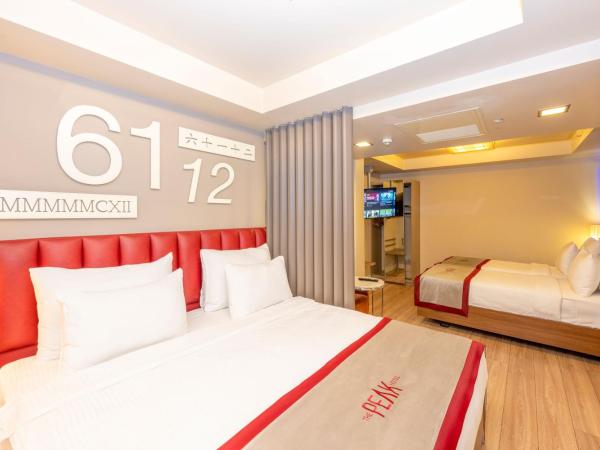 Ramada By Wyndham Istanbul Pera Taksim : photo 6 de la chambre chambre familiale