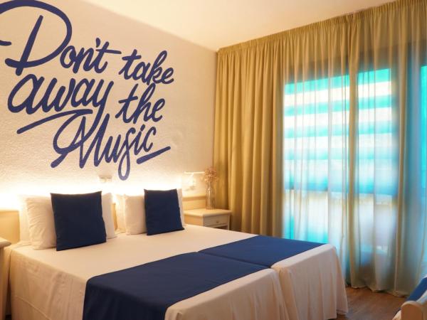 BPM Lloret Hotel : photo 10 de la chambre chambre triple de luxe (3 adultes) 