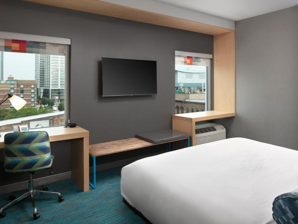 Aloft Louisville Downtown : photo 1 de la chambre chambre lit king-size - vue sur ville