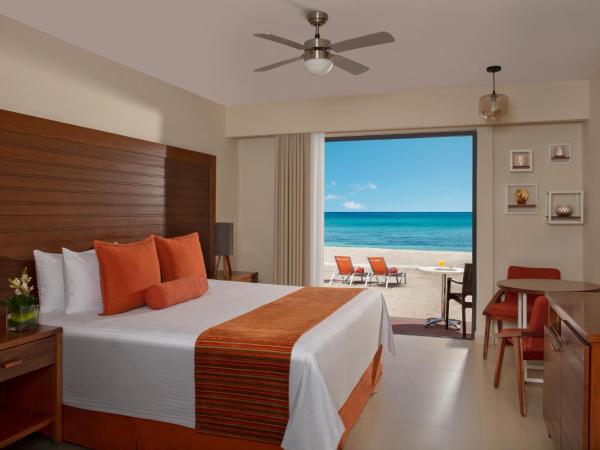 Sunscape Sabor Cozumel : photo 1 de la chambre hébergement lit king-size de luxe – côté océan