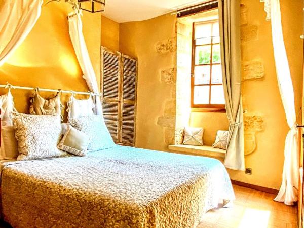 La Lanterne Chambres d'Hotes : photo 9 de la chambre chambre lit king-size - vue sur jardin