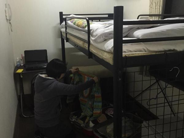 Juyoh Hotel : photo 4 de la chambre chambre simple avec lit mezzanine et salle de bains commune