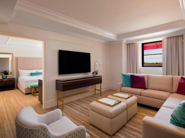 The St. Regis Atlanta : photo 2 de la chambre caroline astor suite, suite, 1 king, pool view, balcony