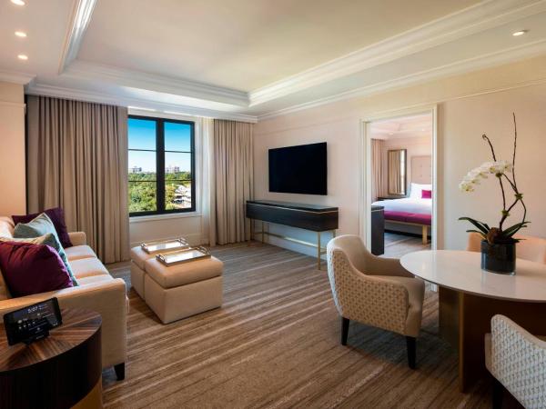 The St. Regis Atlanta : photo 2 de la chambre st. regis suite, suite, 1 king, alternate bed: sofa bed