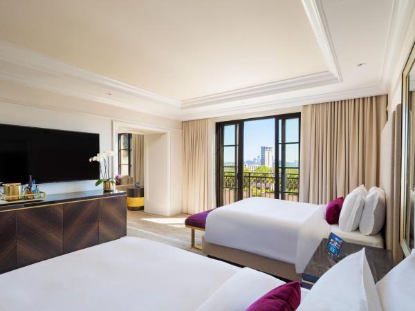 The St. Regis Atlanta : photo 2 de la chambre metropolitan suite, 1 bedroom suite, 2 queen, balcony