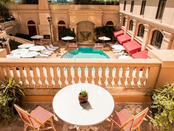 The St. Regis Atlanta : photo 3 de la chambre caroline astor suite, suite, 1 king, pool view, balcony