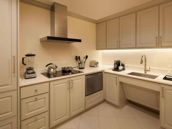 The St. Regis Atlanta : photo 3 de la chambre manor suite, suite, 1 king, alternate bed: sofa bed, balcony