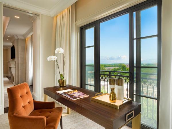 The St. Regis Atlanta : photo 10 de la chambre empire suite, presidential suite, city view, balcony