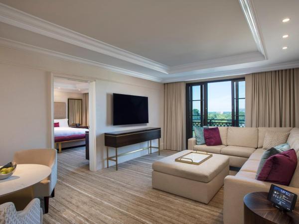 The St. Regis Atlanta : photo 3 de la chambre corner st. regis suite, suite, corner room, balcony