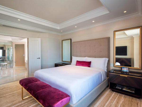 The St. Regis Atlanta : photo 1 de la chambre corner st. regis suite, suite, corner room, balcony