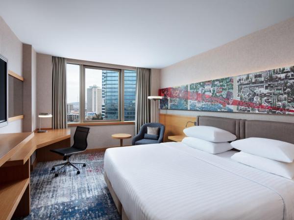 Delta Hotels by Marriott Istanbul Levent : photo 7 de la chambre chambre lit king-size supérieure - vue sur ville