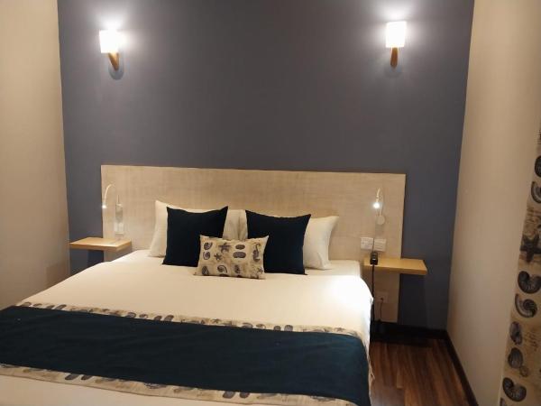 Le Grand Bleu Hotel : photo 2 de la chambre chambre familiale - vue sur mer