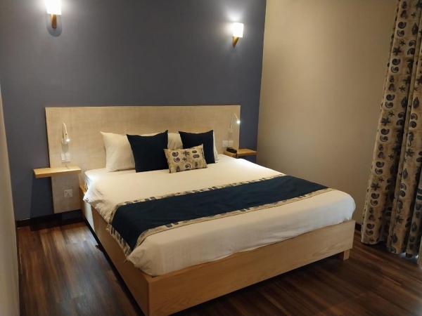 Le Grand Bleu Hotel : photo 1 de la chambre chambre familiale - vue sur mer