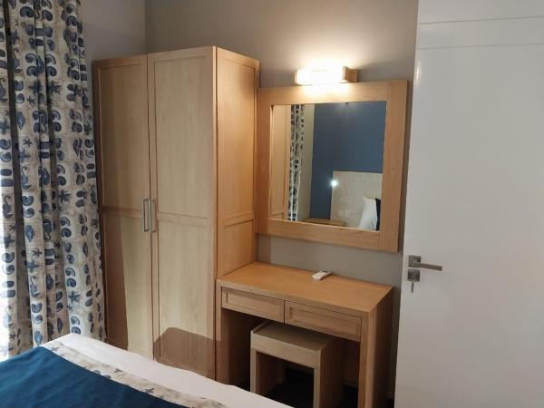 Le Grand Bleu Hotel : photo 3 de la chambre chambre familiale - vue sur mer