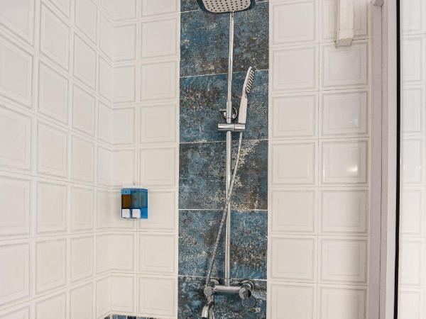 Le Grand Bleu Hotel : photo 3 de la chambre chambre double standard