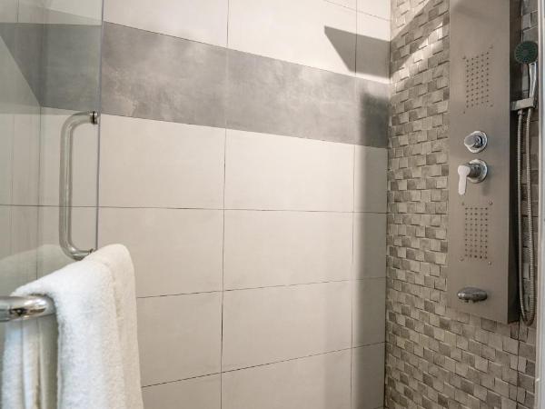 Le Grand Bleu Hotel : photo 5 de la chambre chambre deluxe