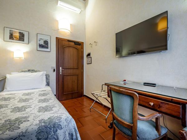 Hotel Alessandra : photo 5 de la chambre chambre simple avec salle de bains extérieure privative