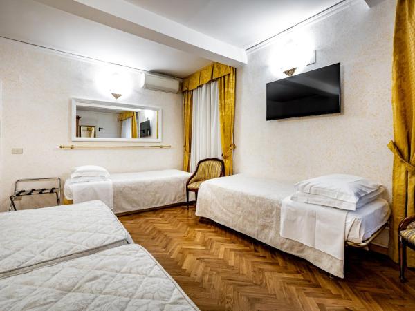 Hotel Alessandra : photo 4 de la chambre chambre quadruple