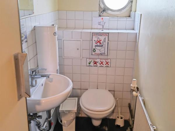 Shipotel-Berlin GmbH, Shipotel Eastern & Shipotel Western : photo 4 de la chambre shipotel western - triple cabin with shared bathroom