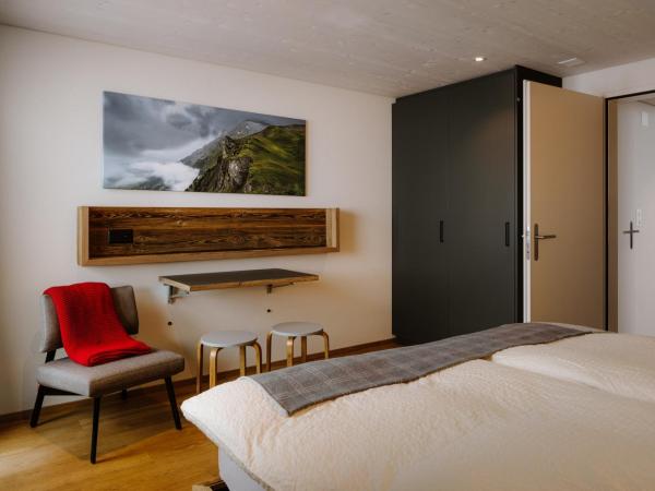 Berg- & Naturhotel Engstligenalp : photo 7 de la chambre suite avec balcon