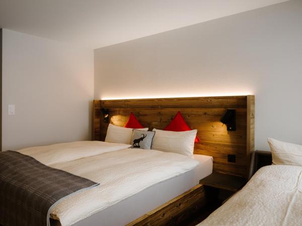 Berg- & Naturhotel Engstligenalp : photo 8 de la chambre chambre double avec balcon (3 adultes)