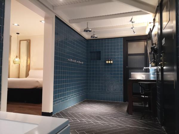 La França Travellers Adults Only : photo 10 de la chambre suite hammam avec baignoire spa