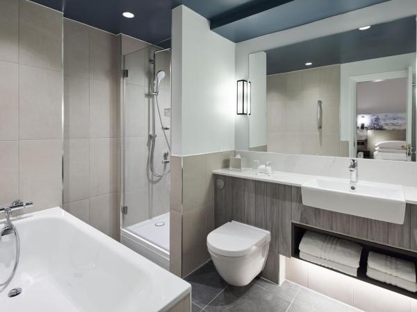 Bournemouth Highcliff Marriott Hotel : photo 4 de la chambre suite junior lit king-size avec canapé-lit - vue sur mer