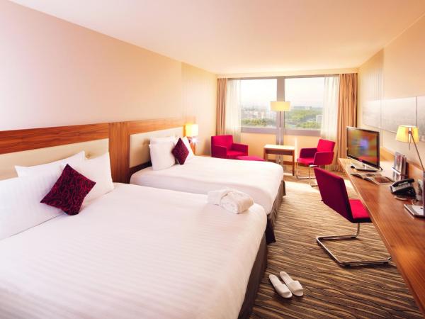 Mövenpick Hotel Geneva : photo 5 de la chambre chambre lit queen-size familiale