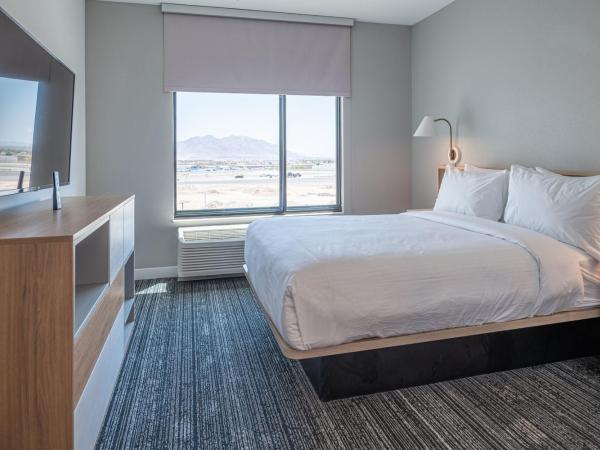 TownePlace Suites by Marriott Las Vegas North I-15 : photo 5 de la chambre suite d'angle 1 chambre lit queen-size