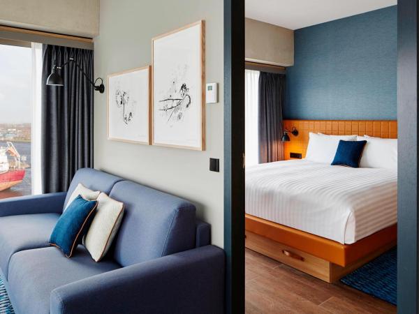 Residence Inn by Marriott Amsterdam Houthavens : photo 3 de la chambre suite 1 chambre lit king-size - vue sur port