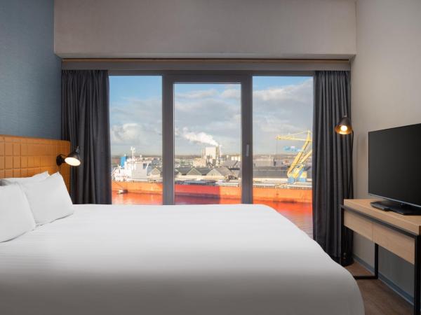 Residence Inn by Marriott Amsterdam Houthavens : photo 5 de la chambre suite 1 chambre lit king-size - vue sur port