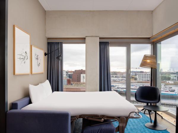 Residence Inn by Marriott Amsterdam Houthavens : photo 6 de la chambre suite 1 chambre lit king-size - vue sur port