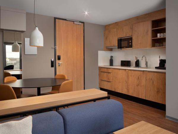 Residence Inn by Marriott Amsterdam Houthavens : photo 7 de la chambre suite 1 chambre lit king-size - vue sur port