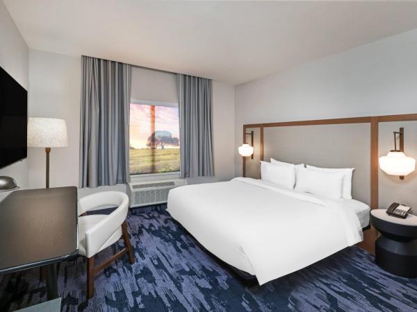 Fairfield Inn & Suites Houston Memorial City Area : photo 2 de la chambre chambre lit king-size