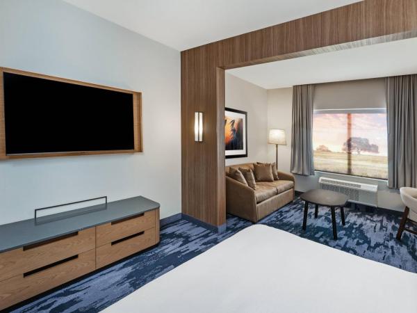 Fairfield Inn & Suites Houston Memorial City Area : photo 5 de la chambre suite lit king-size exécutive avec canapé-lit