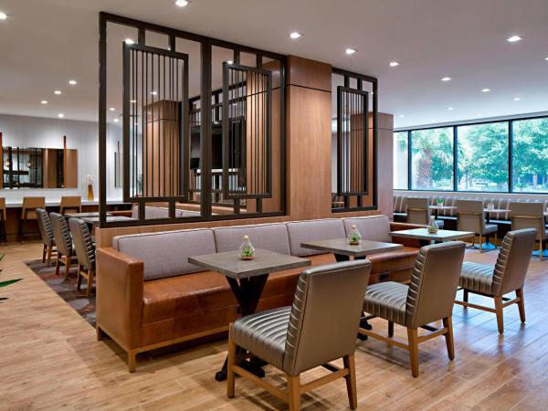 Houston Marriott Westchase : photo 8 de la chambre chambre king - niveau concierge