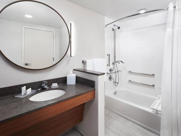 Fairfield Inn & Suites By Marriott Louisville Northeast : photo 4 de la chambre chambre double avec lit queen-size