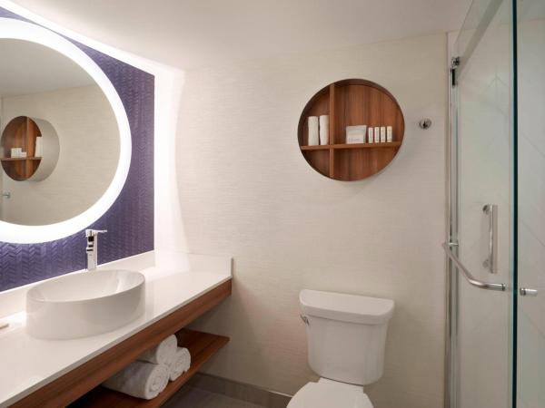 Fairfield Inn by Marriott Montreal Downtown : photo 5 de la chambre chambre lit king-size