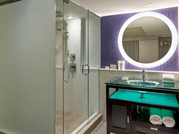 Fairfield Inn by Marriott Montreal Downtown : photo 4 de la chambre suite lit king-size exécutive avec canapé-lit