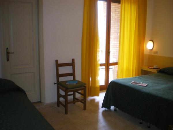 Hotel I Platani : photo 4 de la chambre chambre triple