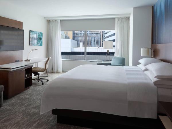 Toronto Marriott City Centre Hotel : photo 1 de la chambre chambre lit king-size