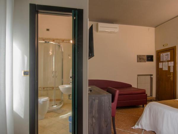 Hotel Maria : photo 6 de la chambre chambre familiale (2 adultes et 2 enfants)