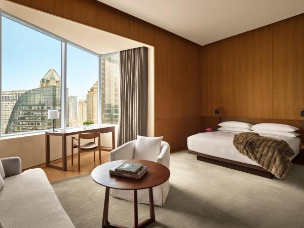 The Shanghai EDITION : photo 3 de la chambre loft 1 lit king-size - vue sur ville