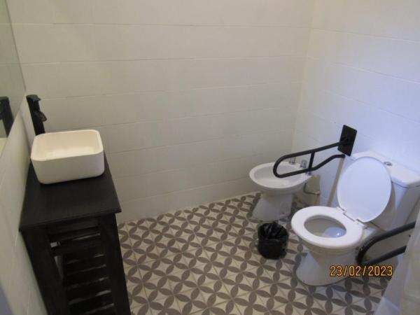 Hostel Point : photo 3 de la chambre chambre double ou lits jumeaux avec salle de bains