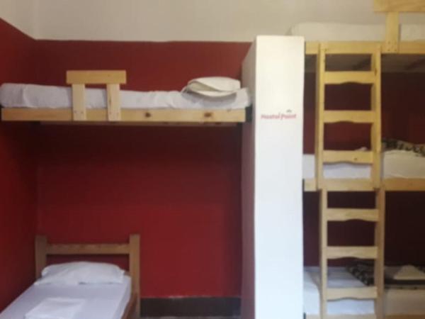 Hostel Point : photo 1 de la chambre chambre quadruple avec salle de bains