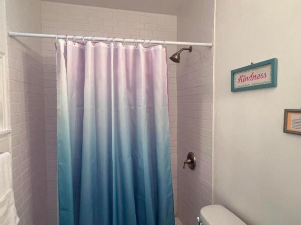 Miami Beach Rooms B&B : photo 2 de la chambre chambre double standard privée lit queen-size avec salle de bains