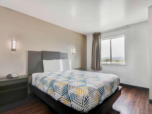 Motel 6-San Antonio, TX - Sea World North : photo 2 de la chambre chambre lit queen-size accessible aux personnes à mobilité réduite – non-fumeurs